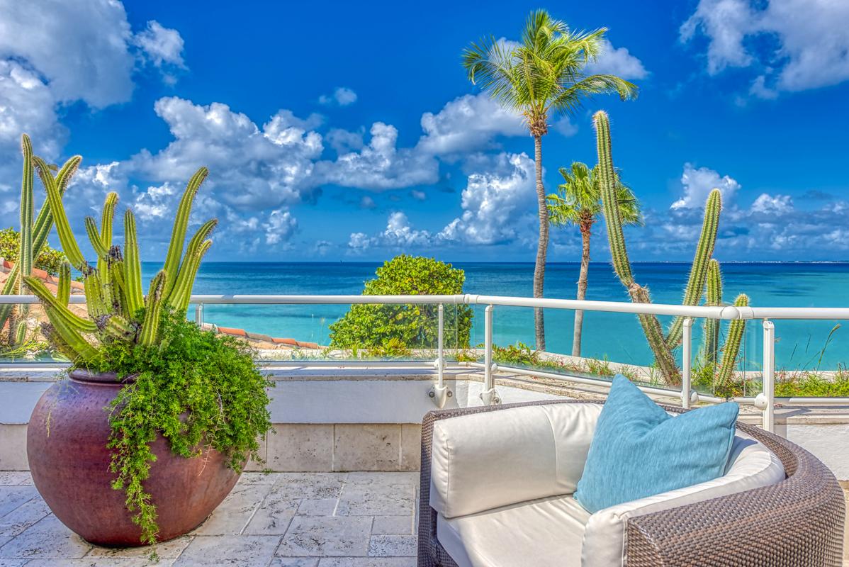 26-PetitePlage5-RooftopSeating_A louer villa Grand Case Saint Martin